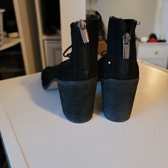 Vince Camuto Tarita Laser Cut Bootie Sandal Size 8.5 - Picture 4 of 4